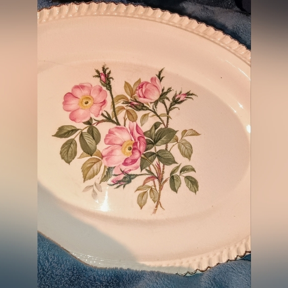 Vintage 22kGold"Wild Rose" pattern 12 inch Royal Gadroon Harker Pottery platter. - Picture 3 of 7